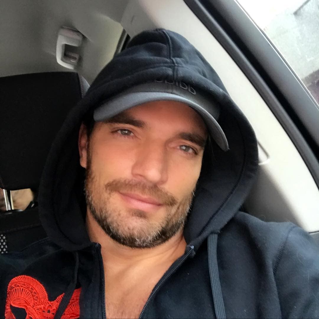 Ahora, los medios vinculan a Julián con Gerladine Bazán, aunque el actor ha negado los rumores.