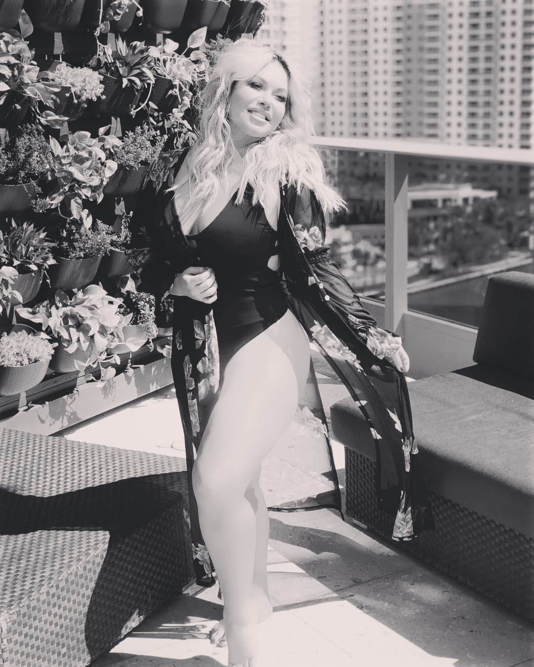 Chiquis, de 33 años, se encuentra activa musicalmente, impulsando su carrera, siguiendo los pasos de su famosa madre.