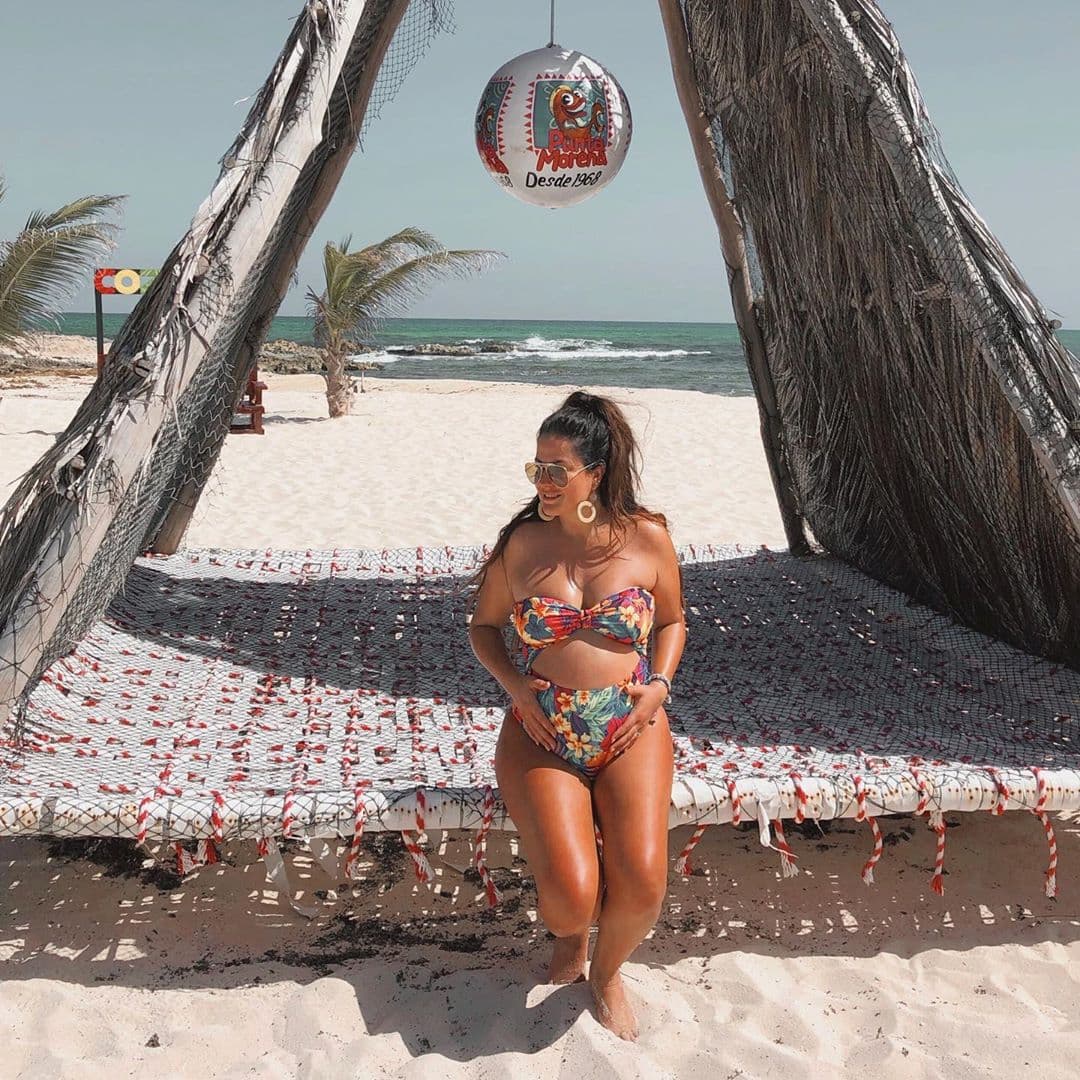 Durante estos días de descanso, la conductora se echó un clavado al mar desde un inflable, hecho que desató las críticas de algunos usuarios de Instagram. De inmediato, Echeverría dio la cara y afirmó que jamás pondría en riesgo a su bebé.