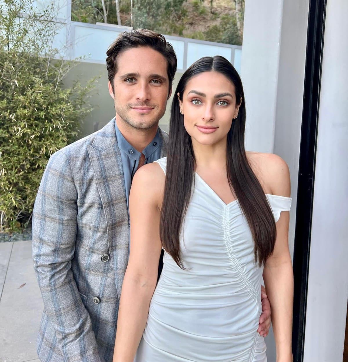 El actor dejó ver a su novia en traje de baño