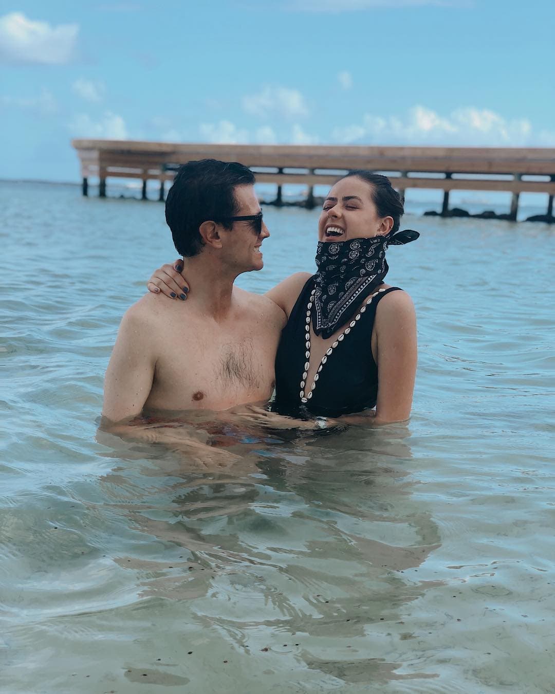 En su cuenta oficial de Instagram, la joven, de 19 años, compartió una serie de imágenes en las que aparece muy sonriente vacacionando en alguna playa junto a su padre.
