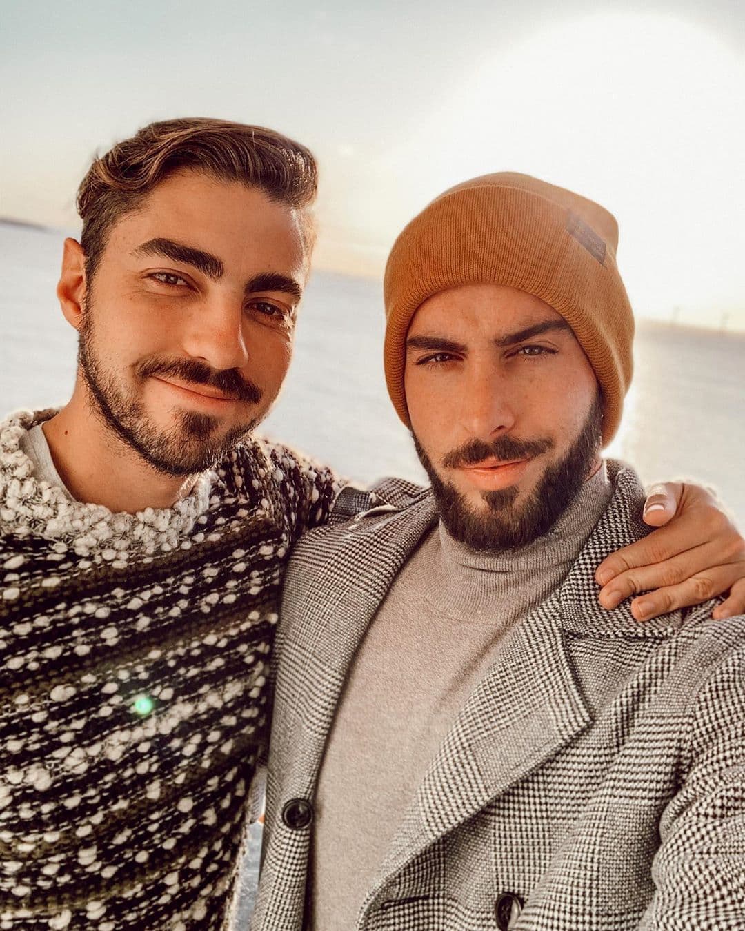En complicidad de famosos como Erika Zaba, Alejandro Speitzer y Christian Chávez, el actor de Atrévete a Soñar, sorprendió a su novio con una romántica propuesta, así como de una carta, quienes sus amigos fueron los encargados de leerla a través de un video.