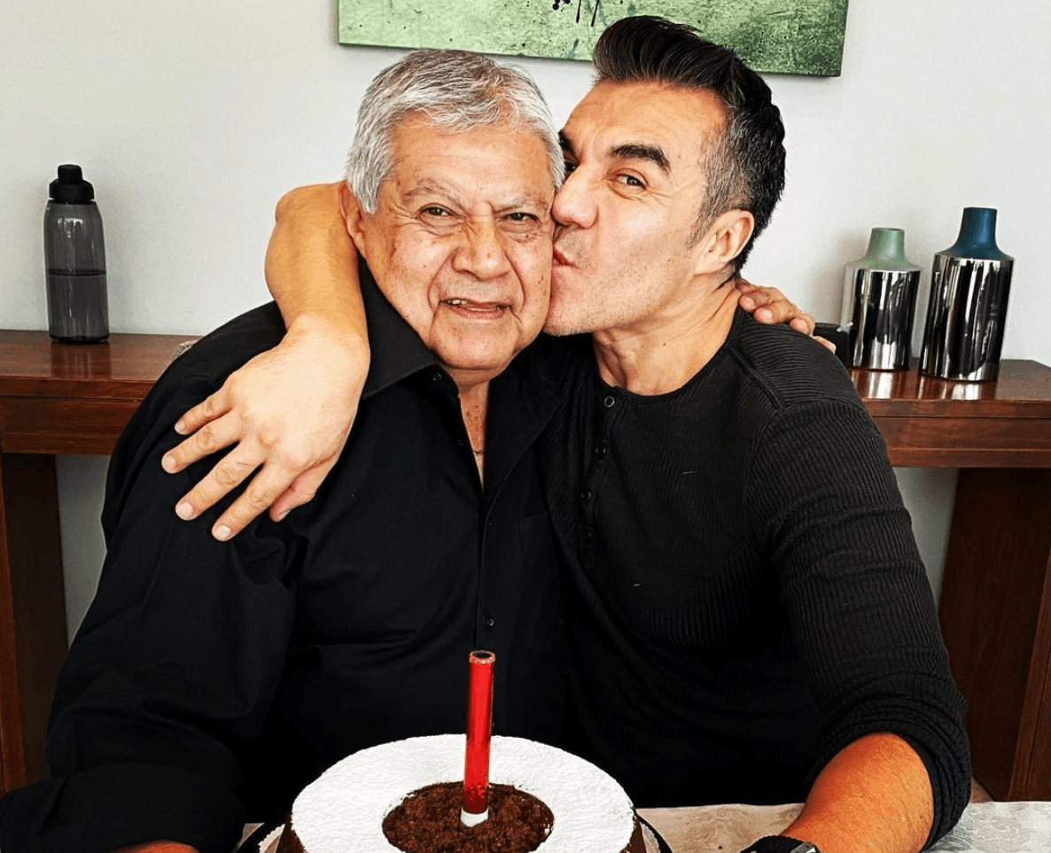 Adrián Uribe rompe el silencio y revela que su padre murió por Covid-19: "Una víctima más"
