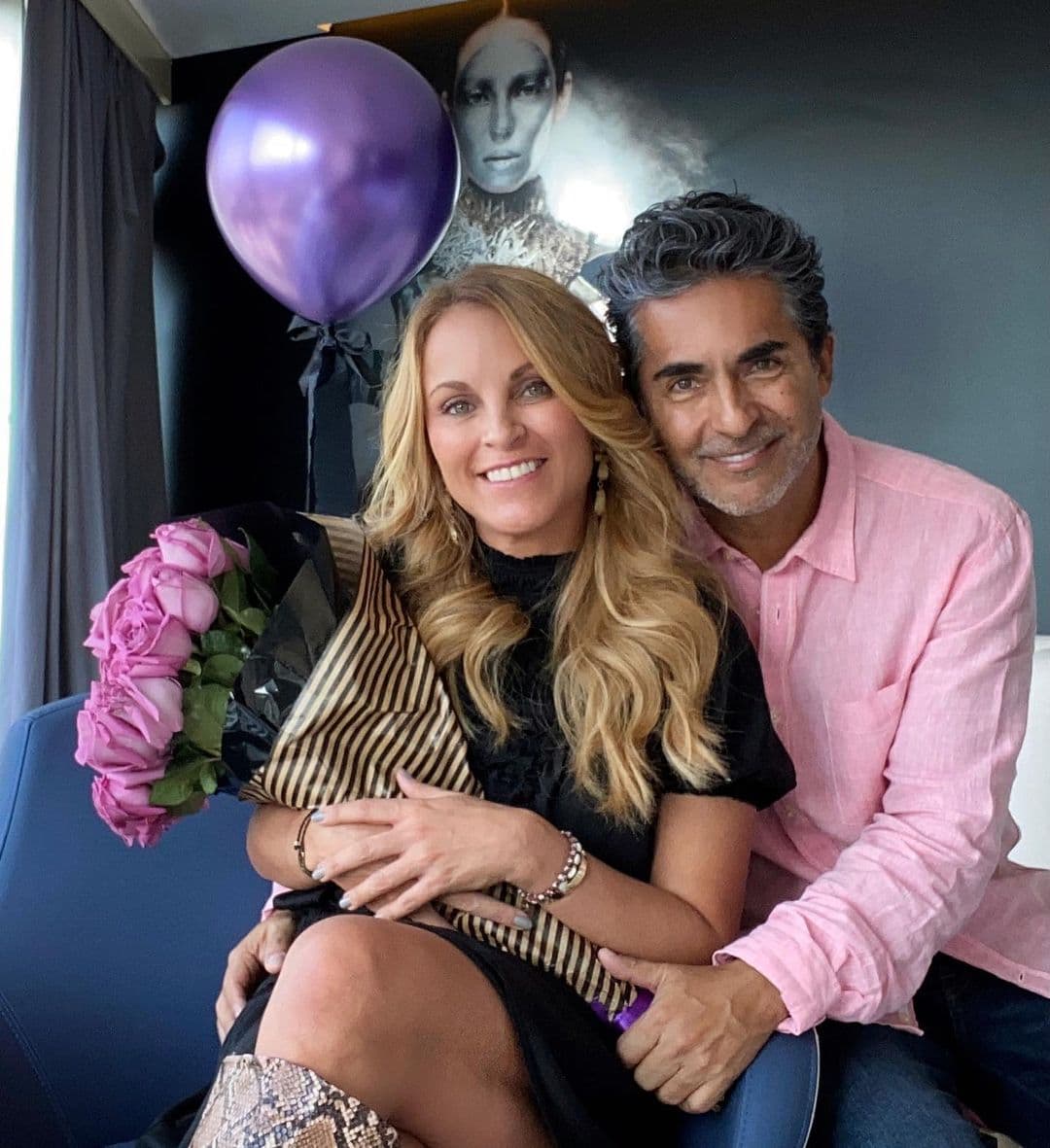 Para febrero de 2021, en víspera de su primer aniversario de novios, Raúl Araiza gritó su amor por María Amelia Aguilar. “Ya mero ya mero es 28 mi hermosa doc. Te amo, un año”, señaló el presentador como descripción de la publicación, la cual acompañó con una serie de emojis en forma de corazón y globos de fiesta.