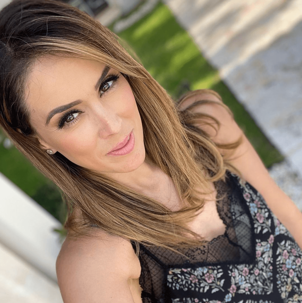 Jacky Bracamontes presume su abdomen, tras sus cirugías estéticas