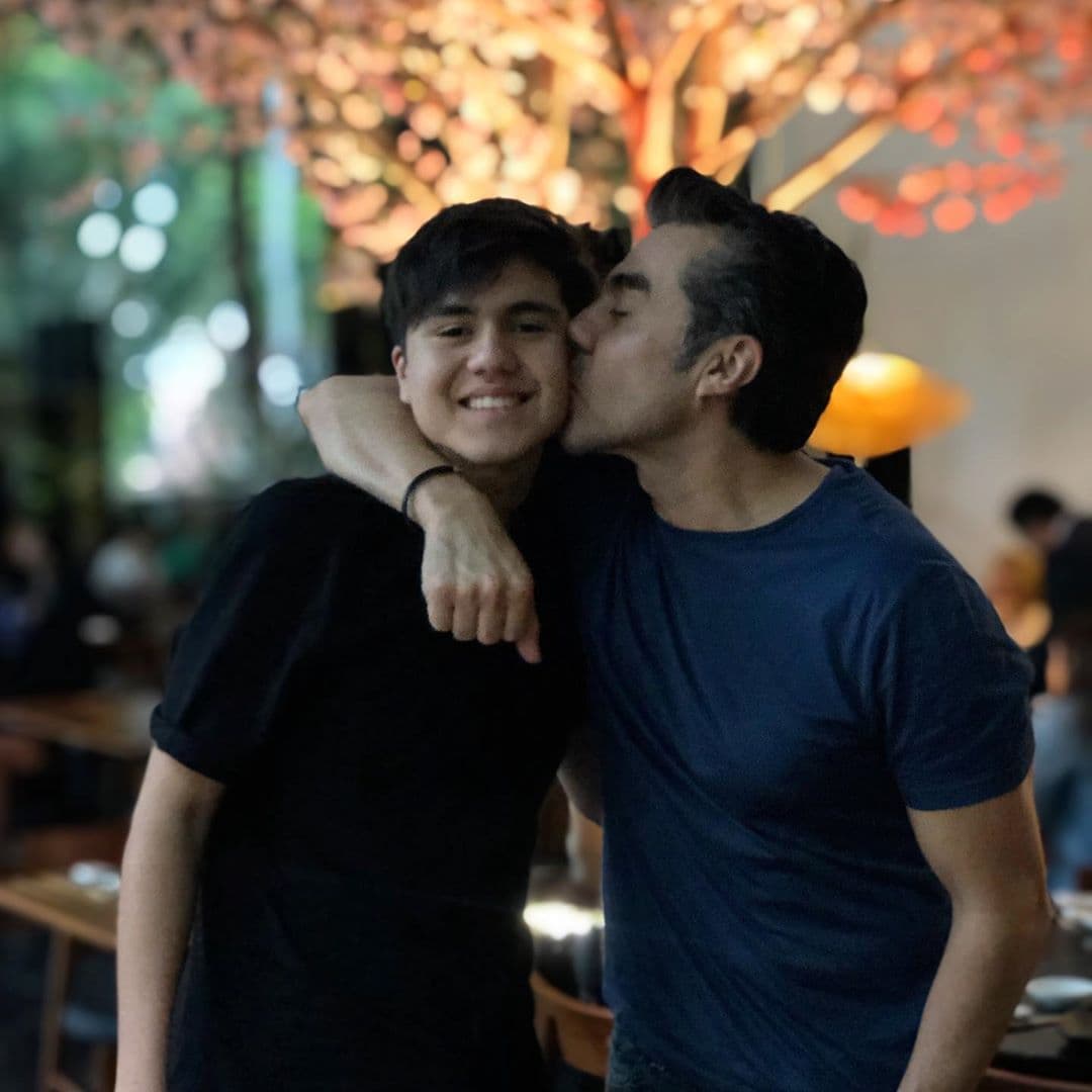 La imagen provocó cientos de ‘Me gusta’ e infinidad de reacciones por parte de famosos como Grettell Valdez y Estefanía Ahumada; pero el comentario que más llamó la atención fue el de la novia del comediante, Thuany Martins, quien junto a un emoji con ojos de corazón precisó: ‘Hermosos’.