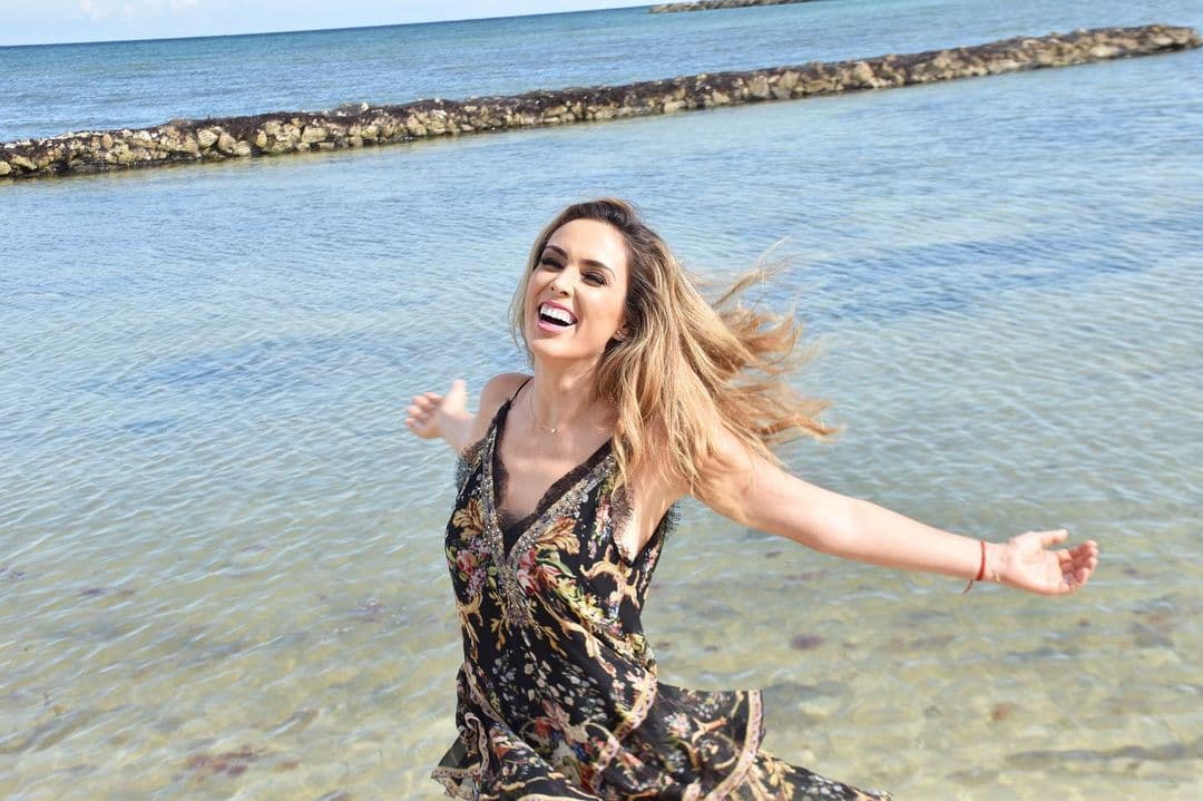 Junto a la imagen, que ya fue replicada en varias cuentas de clubes de fans y suma más de 16 mil ‘me gusta’, la esposa de Martín Fuentes y mamá de Jacky, Caro, Renata, Emilia, Paula, compartió un mensaje en el que dejó claro que la belleza va más allá de lo físico.