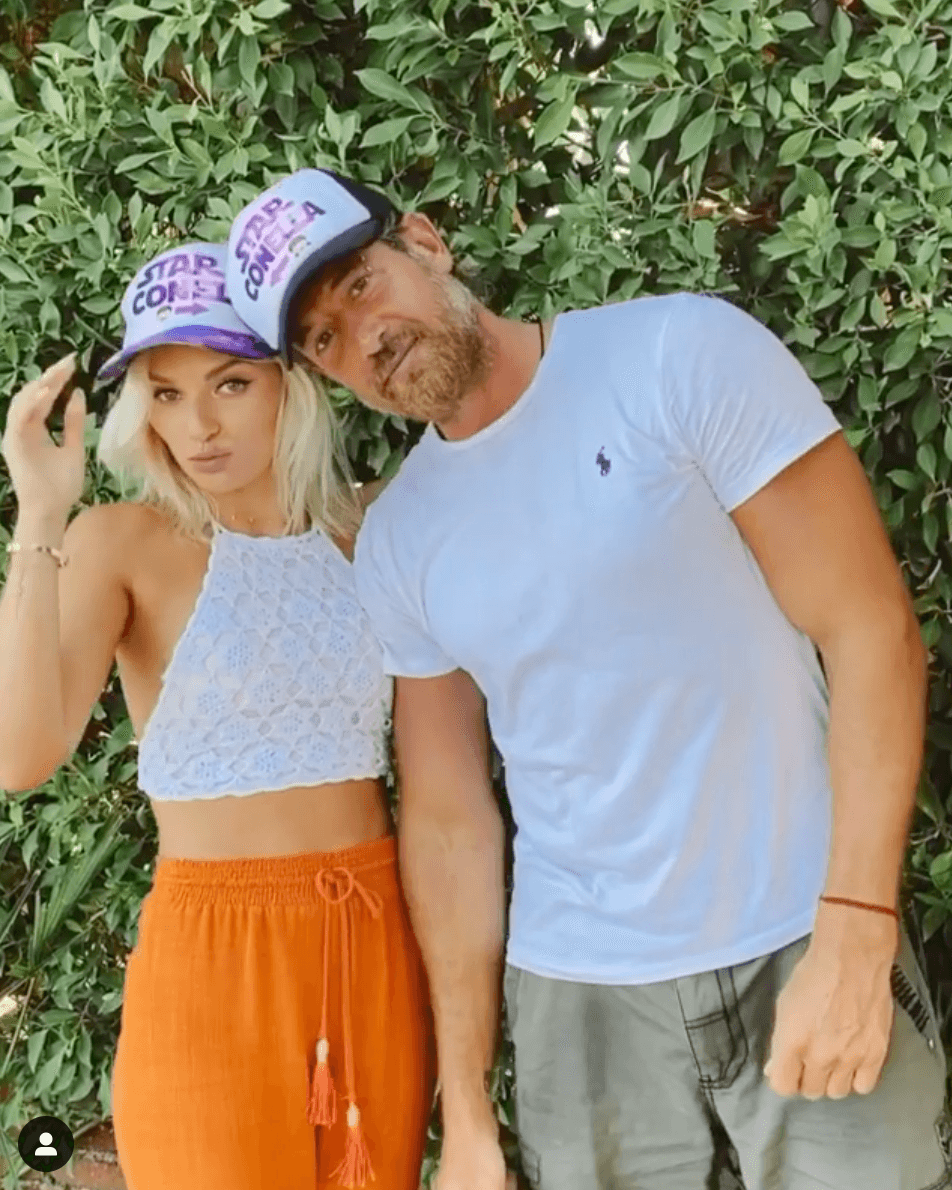 “Guardando #susanadistancia”, fue la frase con la que el actor acompañó su publicación de Instagrram, dejando entrever cómo disfrutan del confinamiento en la playa.