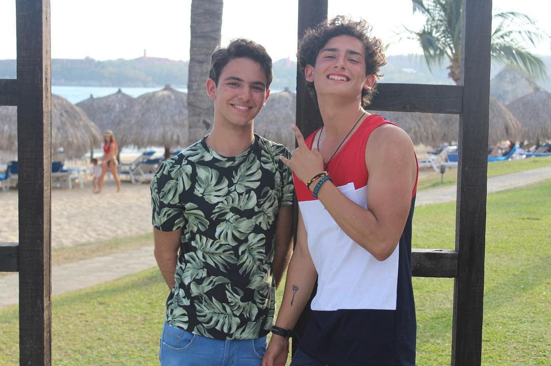 ‘Aristemo’ hace promesa de amor con anillo y admiradores reaccionan en redes