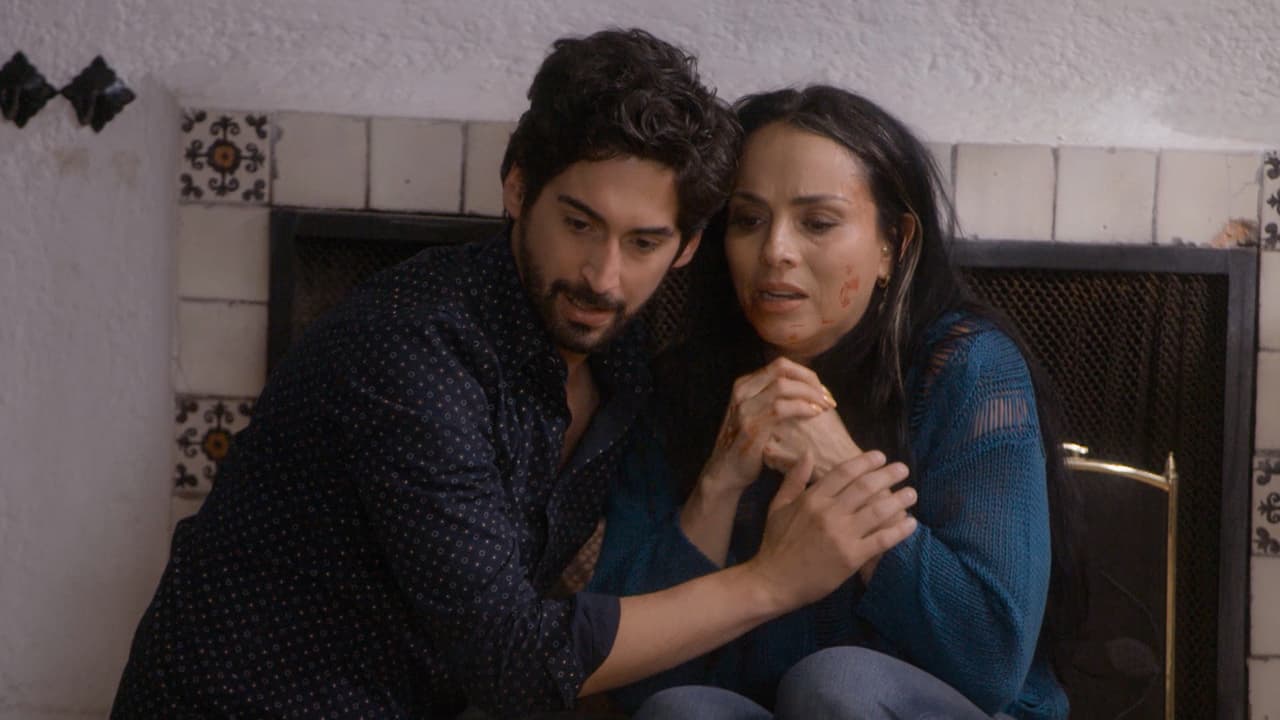 Mauricio Abularach e Ivonne Montero son hermanos en "Por amar sin ley". Él le ayudará a salir de la cárcel luego de que ella mata a su marido en defensa propia.