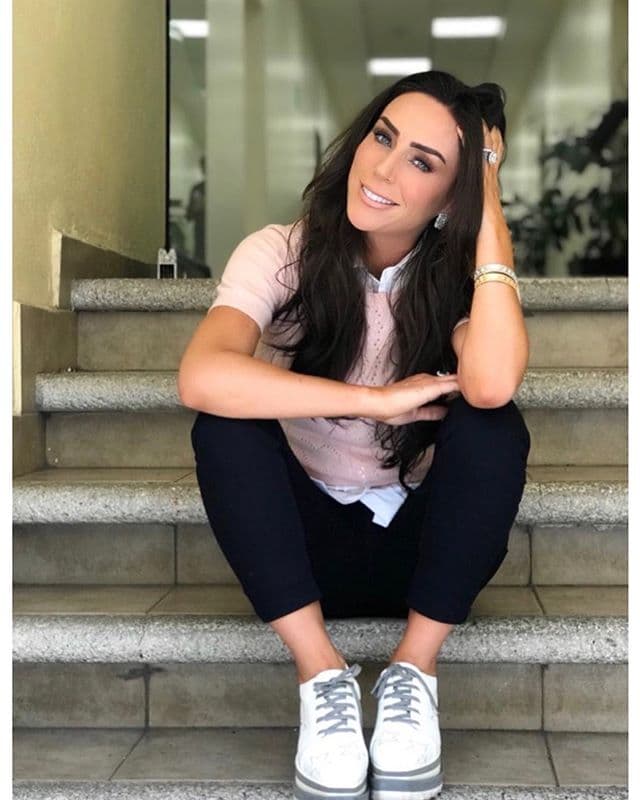 Inés Goméz Mont recibe lluvia de halagos tras subir foto sin usar una gota de maquillaje