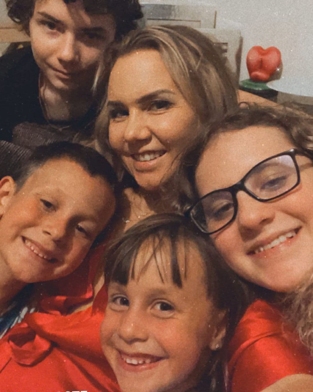 Cuestionada sobre si sus hijos estaban enterados de este proyecto, respondió que siempre les ha manejado la verdad: "Mis hijos no están ajenos a la situación, yo siempre he hablado con ellos".