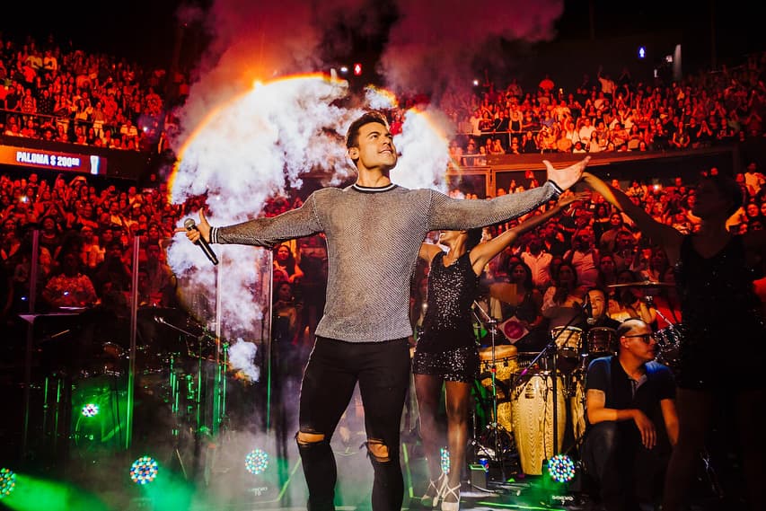 Su gran trayectoria incluye su trabajo en teatro en las obras: ‘Bésame mucho’, ‘Orgasmos la comedia’, ‘La bella y la bestia’, ‘Mamma Mía!’ y ‘El rey león’.