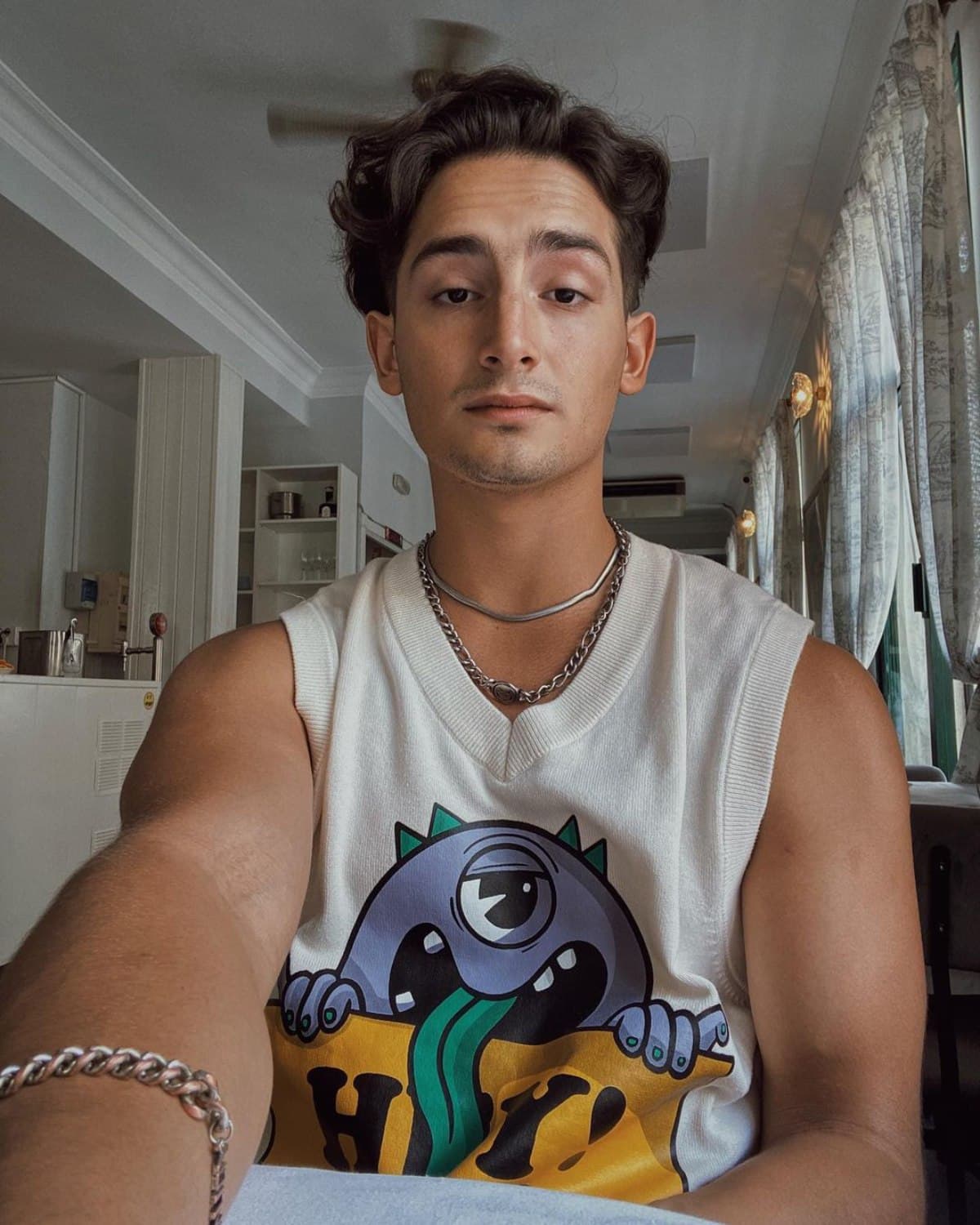 Emilio Osorio no descarta romance con un hombre y confiesa por qué