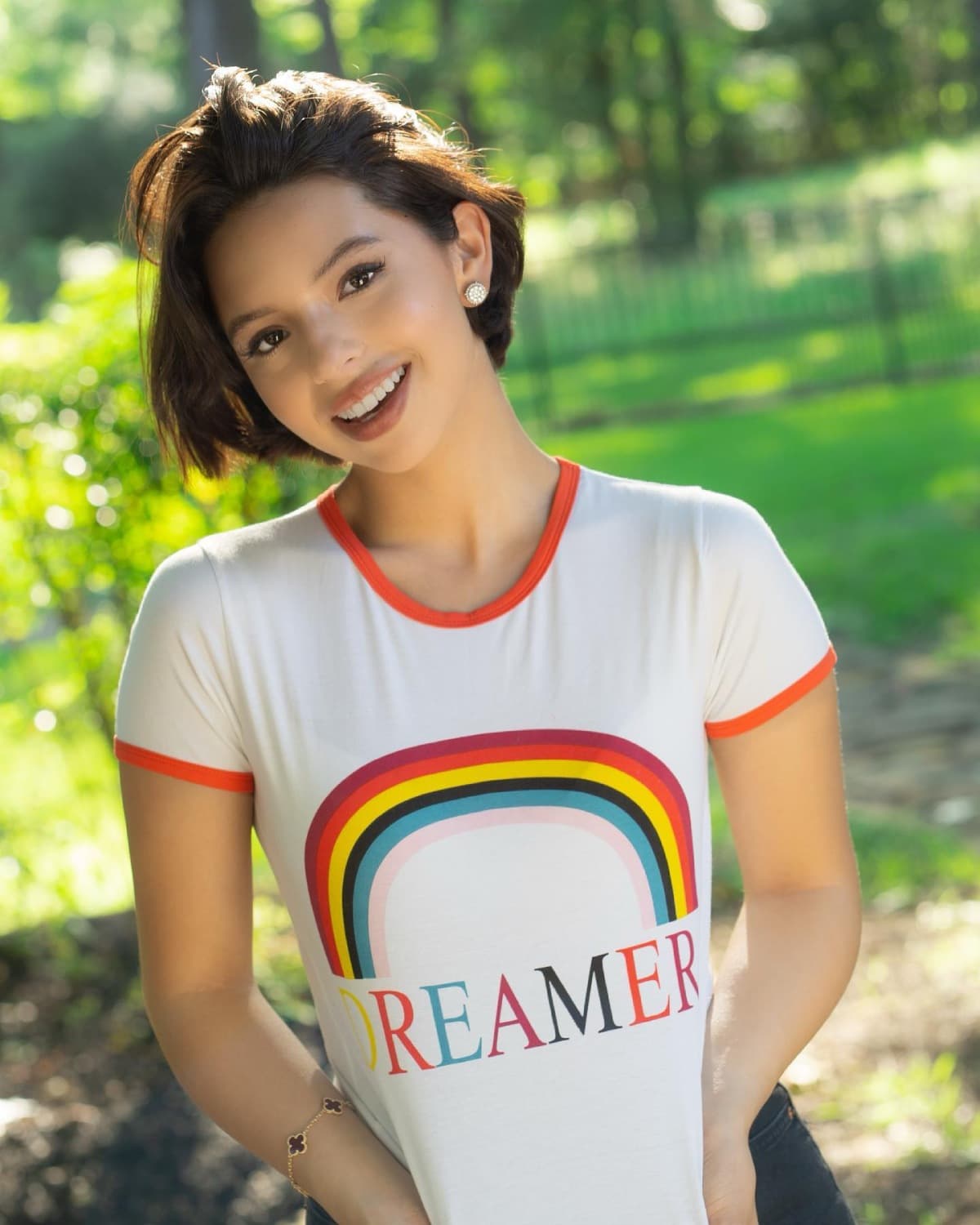 Ella es la guapa y talentosa prima de la cantante