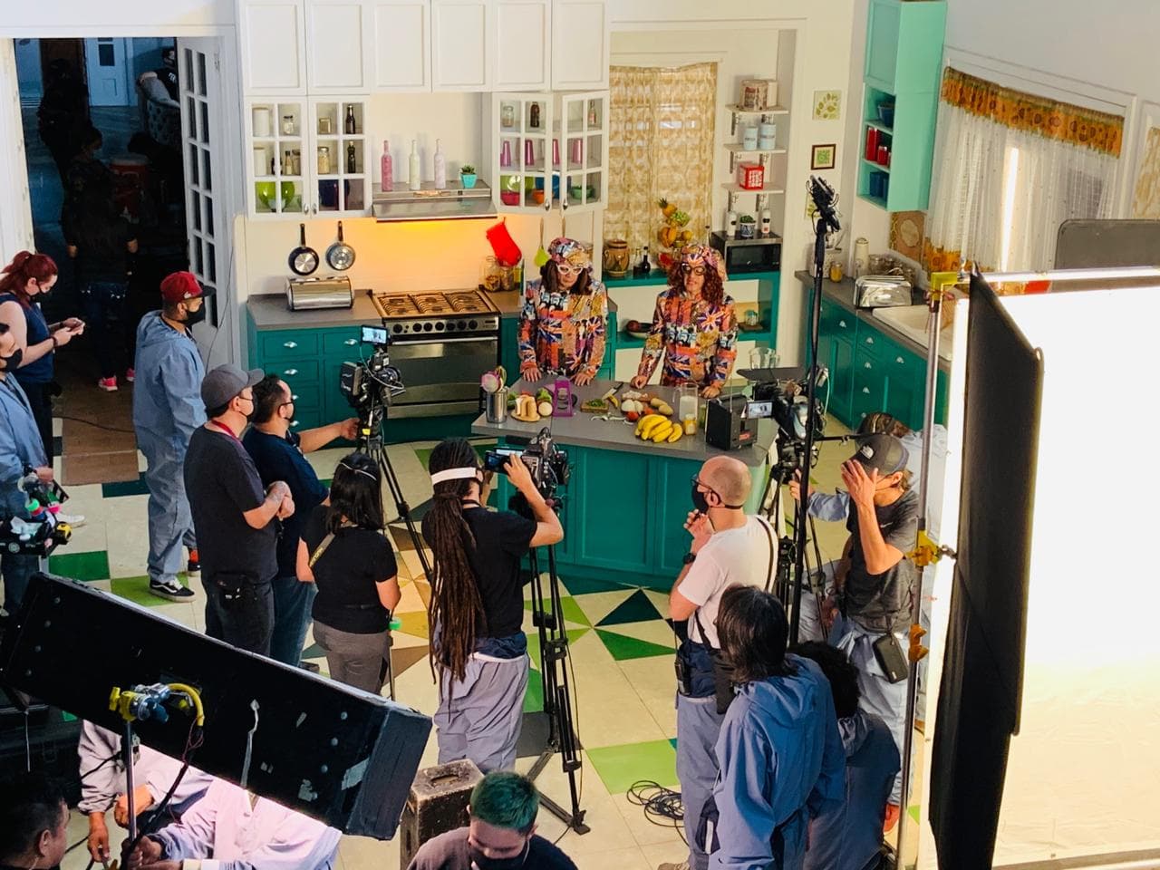 Aquí se ve todo el equipo de producción detrás de la realización de cada una de las escenas.
