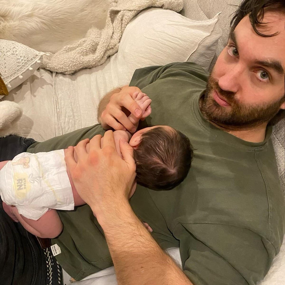 La actriz decidió compartir una foto similar y como descripción aprovechó para dedicarles un estremecedor mensaje, ya que posteó un emoji en forma de corazón junto a la palabra ‘Míos’.