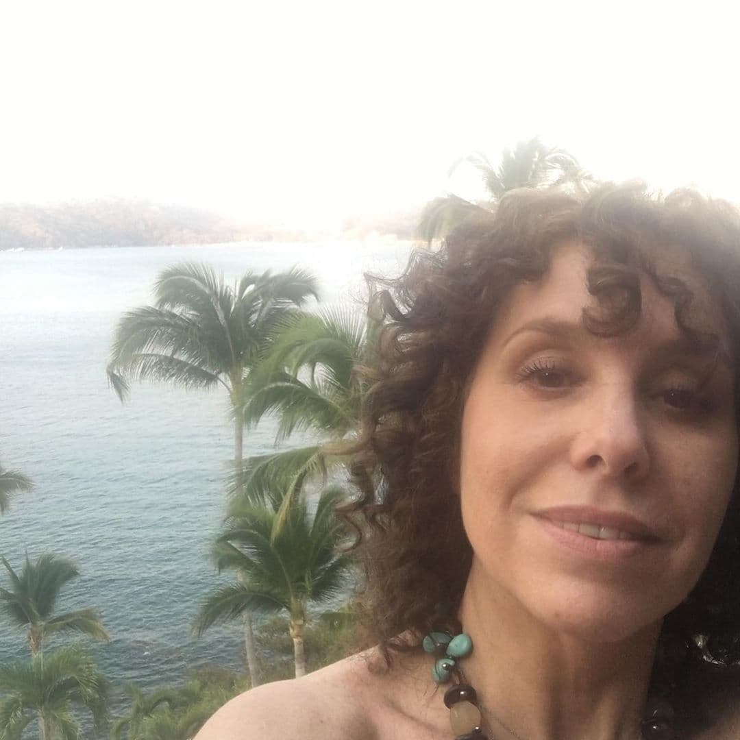 Además, en el grupo de amigas también está Azela Robinson y Carina Ricco, la viuda de Eduardo Palomo, con quien compartió créditos en la telenovela ‘Huracán’ en 1997.
<br>