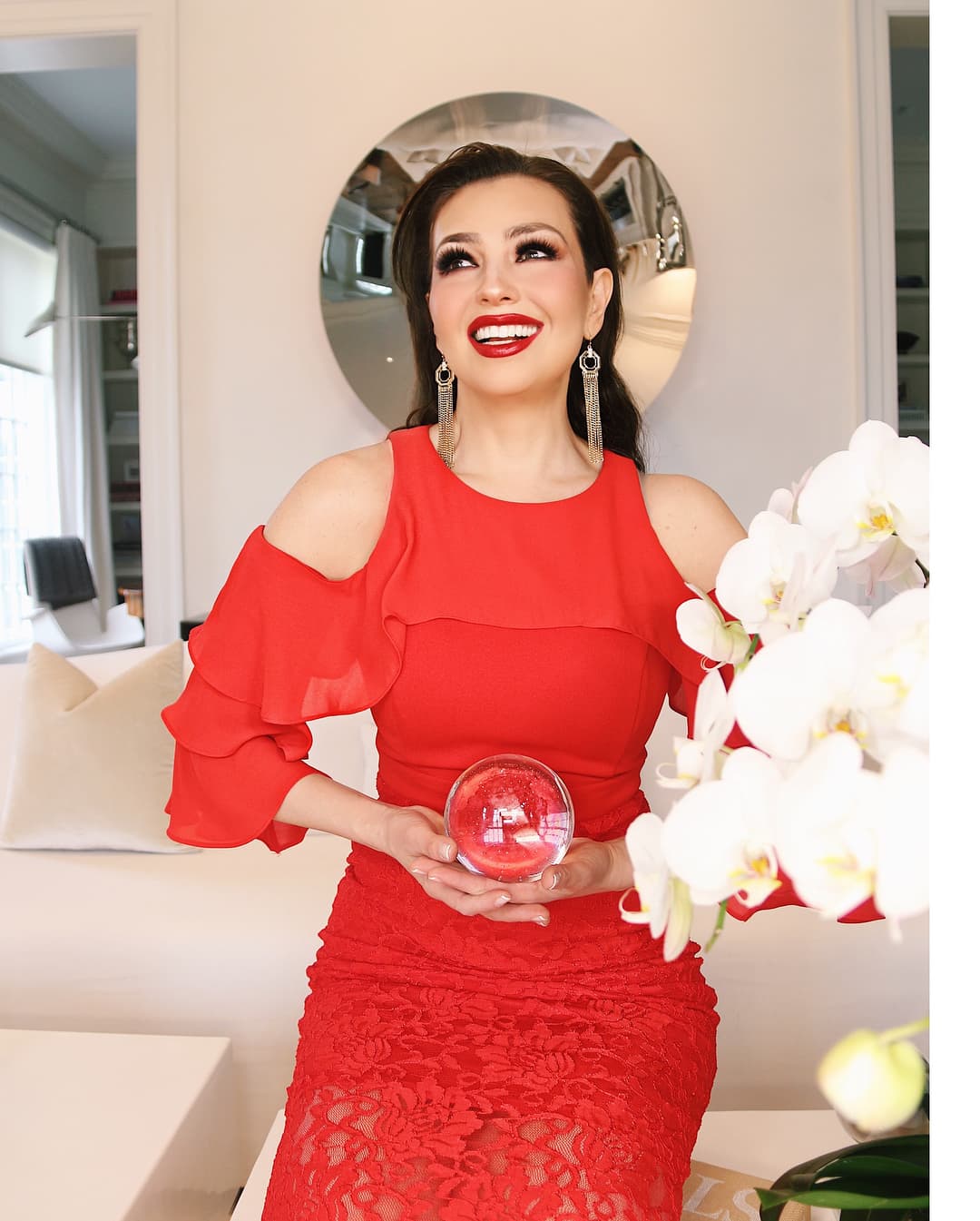 Thalía publica sensual foto y la critican por abusar de cirugías plásticas