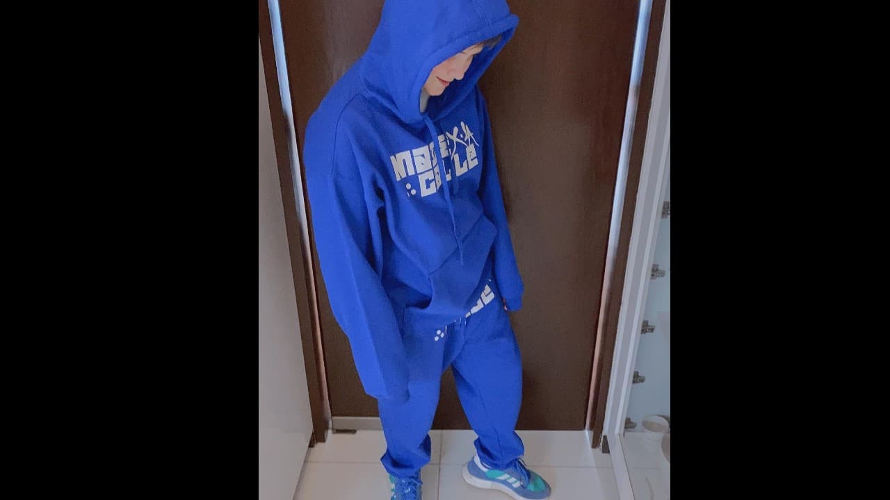 A través de su cuenta oficial de Instagram, el galán de telenovelas compartió una serie de imágenes en las que dejó ver que Santi, como de cariño le dice, está muy alto tanto que no parece un niño de 10 años.