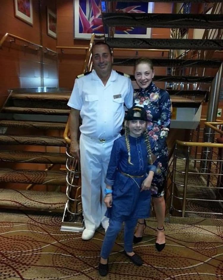 Desde que la protagonista de telenovelas perdió la vida víctima de cáncer de ovario, s hija quedó bajo el cuidado de su padre Santiago Creel y su madrastra Paulina Velasco. Su núcleo familiar también está compuesto por sus medias hermanas: Paulina y Miranda.