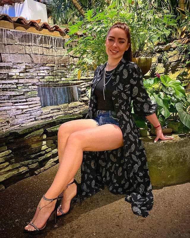 Ariadne Díaz responde a quienes piden rutina de glúteo tras posar en bikini: “Así venía de agencia”