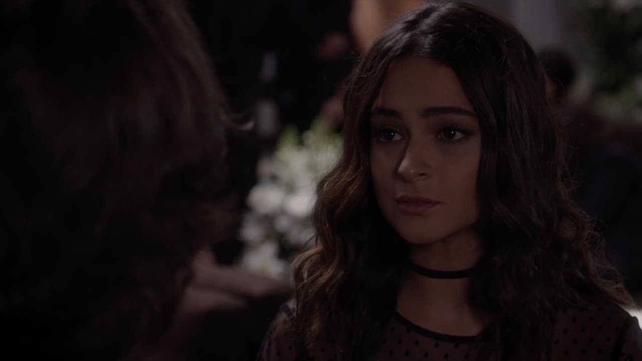 Eva (Dayren Chávez) es novia de Julio y cómplice del parricidio. Terminó recibiendo una condena de 15 años de prisión.