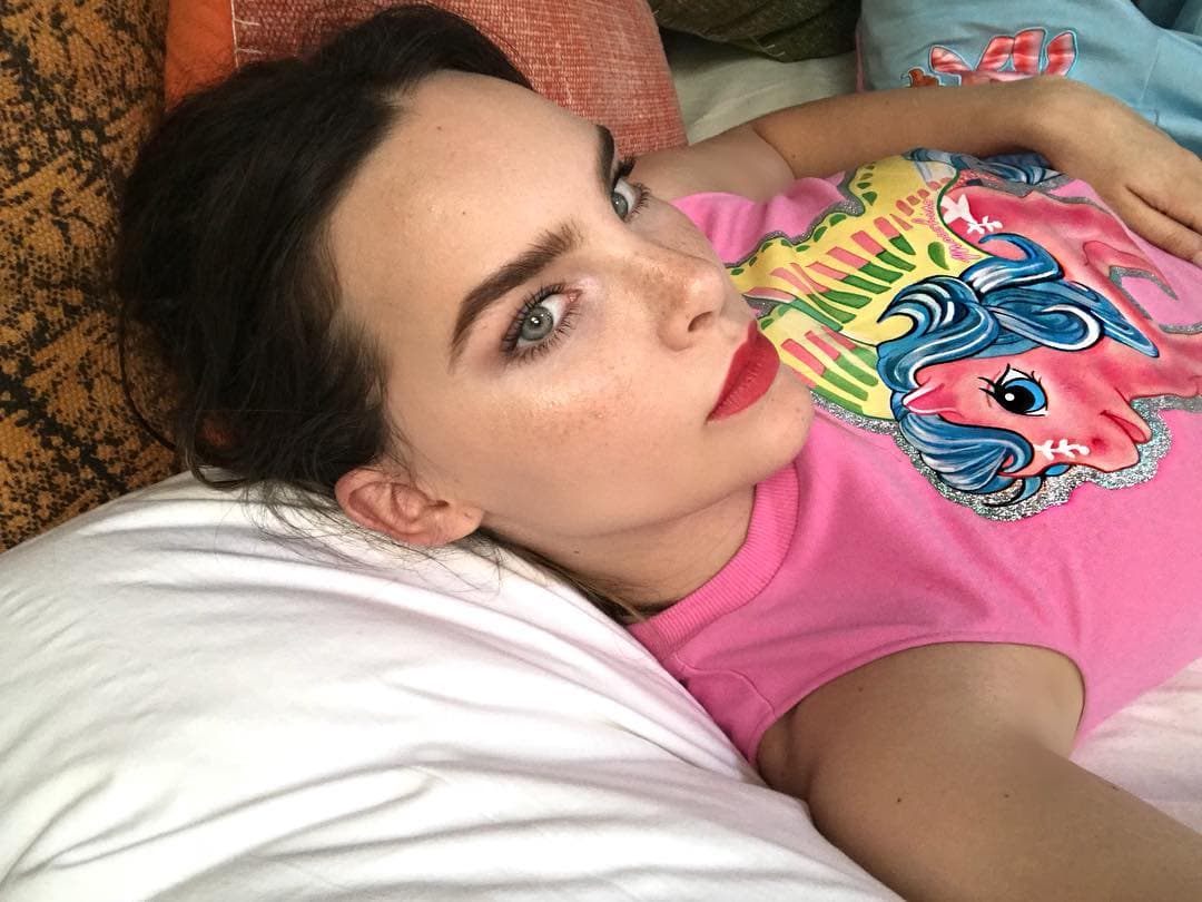Acusan a supuesto novio de Belinda de golpear a fan de la cantante