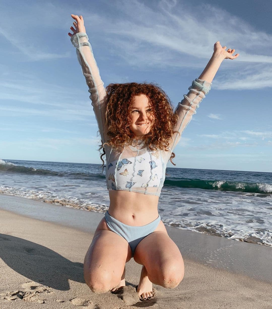 Briggitte Bozzo cautiva con nueva foto en traje de baño y su novio afirma: ‘Me derrito’