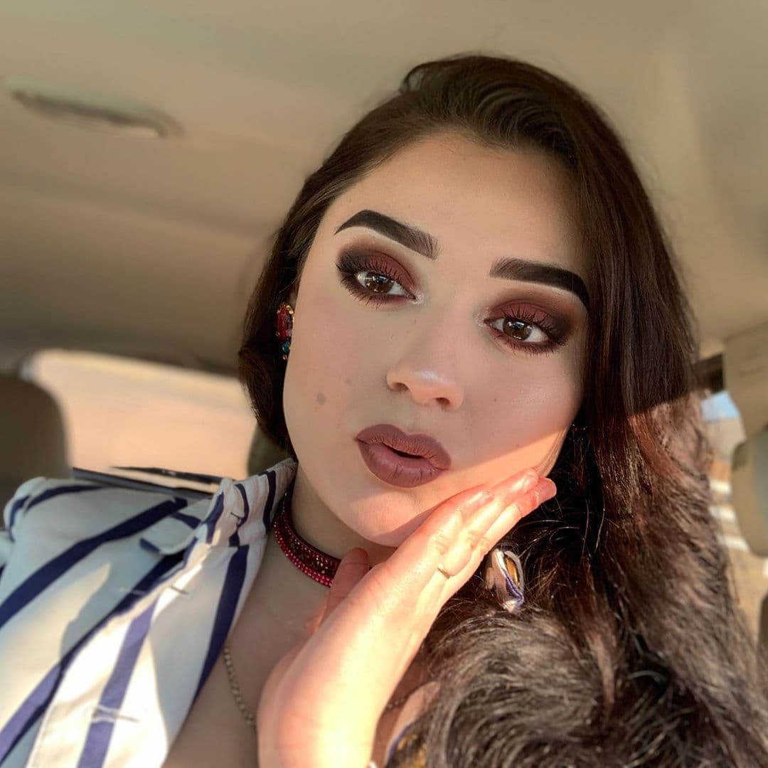 “Siempre he creído que este trabajo es una gran y hermosa oportunidad, por eso lo comparto con todo el mundo y como no compartirlo con mi propia familia. Has trabajado tan duro por esta gran meta y lo lograste. Ahora eres parte del 2% de nuestra hermosa compañía… Prepárate porque ser directora te va a traer infinidad de privilegios y felicidad. Disfruta cada paso que des a partir de aquí porque muchas cosas hermosas te esperan. Entraste con 30 dólares a la compañía y mira hasta donde llegaste… Eres un gran ejemplo para todas”, detalló.