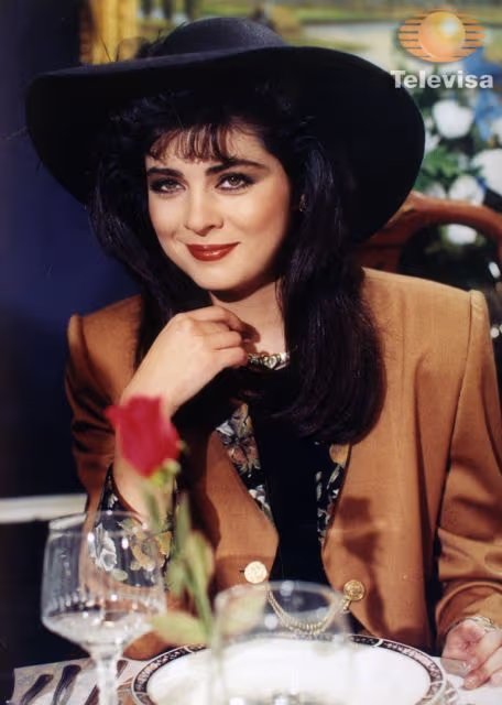 Victoria Ruffo antes de ser famosa | Shows Cuéntamelo Ya! | Las Estrellas