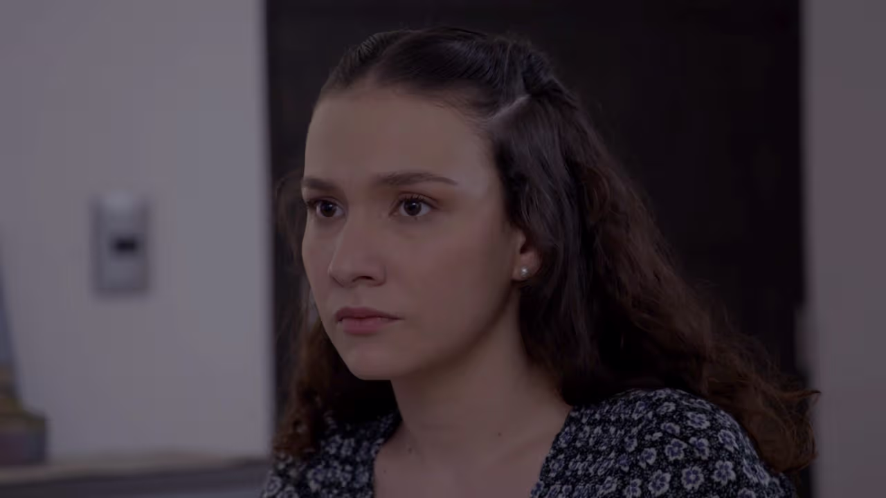 La Rosa de Guadalupe: Ivana es comprometida con un automóvil, para ...