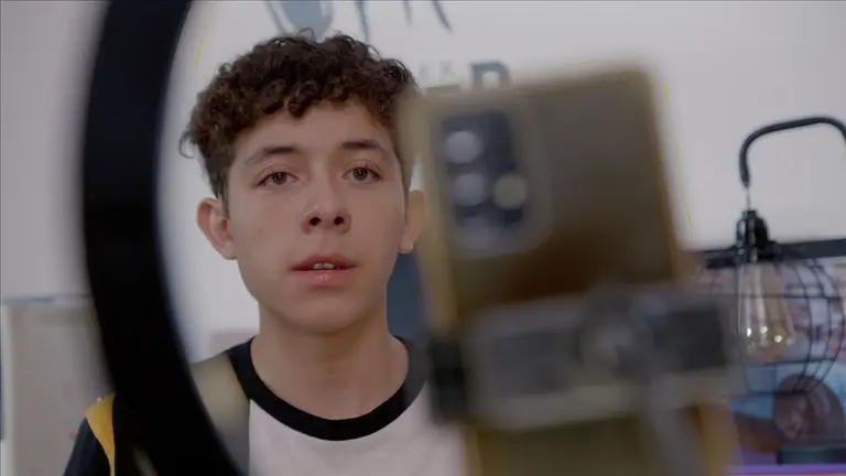 Resumen Capítulo de La Rosa de Guadalupe: Papá fake | Shows La Rosa de