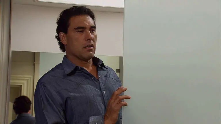 Resumen Capítulo 5: José Ángel ve a Victoria desnuda | Shows Amores