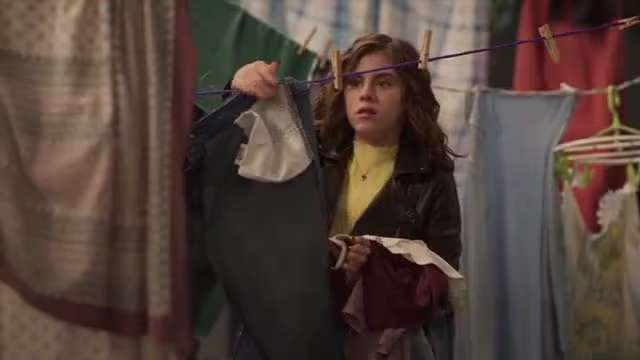 ¡Cachan a Julia robando ropa! | Novelas Hermanas: Un Amor Compartido ...