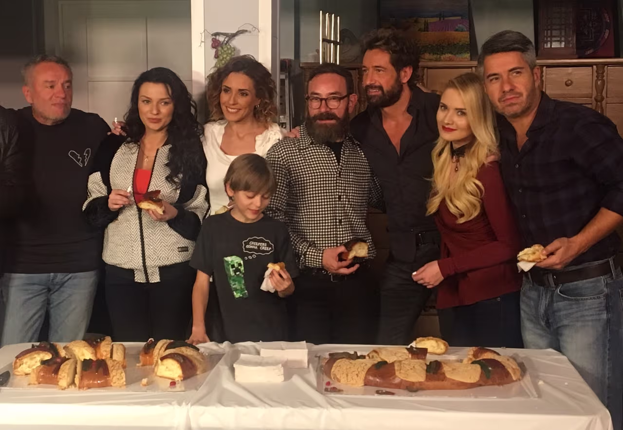 Elenco y producción de Vino el amor partieron Rosca de Reyes | Las ...