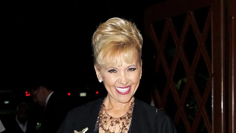 Aida Pierce admite, entre lágrimas, que su hijo se disfrazó de abuelito  para vacunarse | Las Estrellas Home Lo Último | Las Estrellas