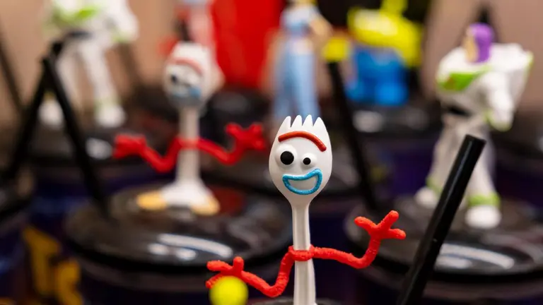 Disney saca de sus tiendas el juguete Forky 11 por considerarlo peligroso Las Estrellas Home Estilo de vida Las Estrellas