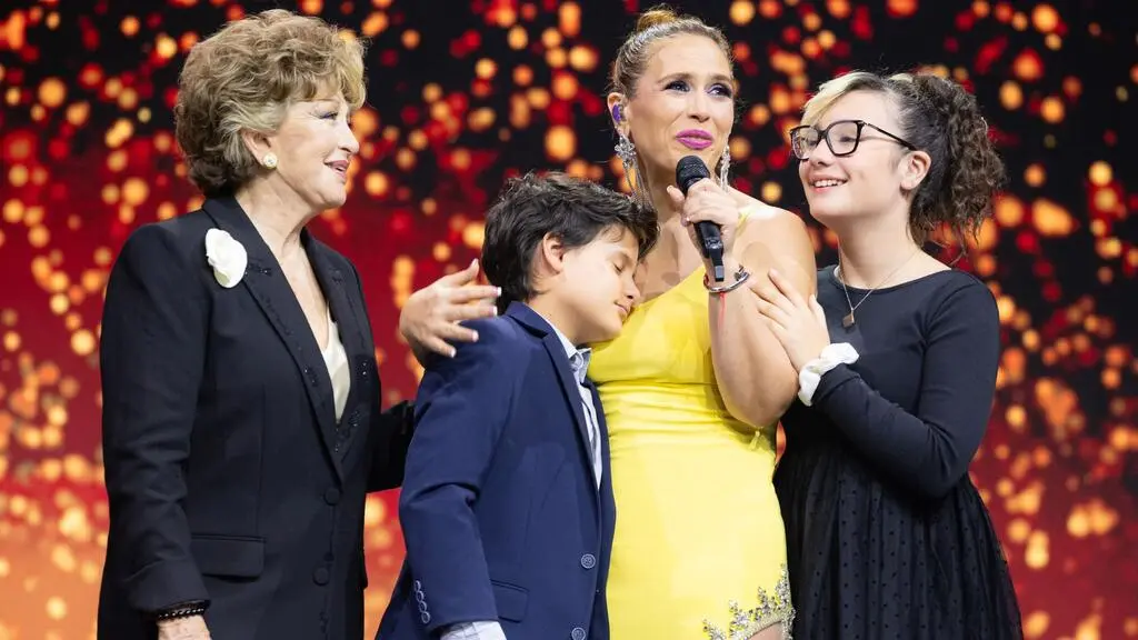 Hijos de Angélica Vale hacen inesperada aparición en la gran final de Juego  de Voces 2026; así reaccionó la conductora | Shows Juego de Voces | Las  Estrellas